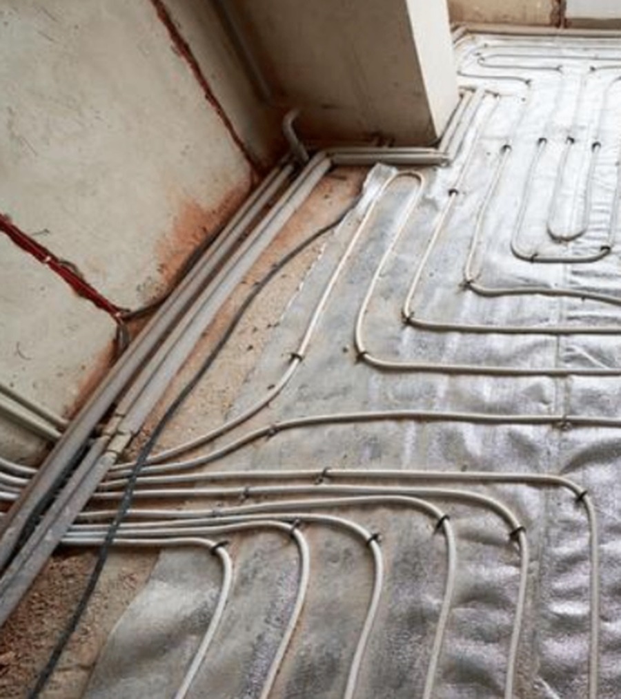 Underfloor heating under marble before