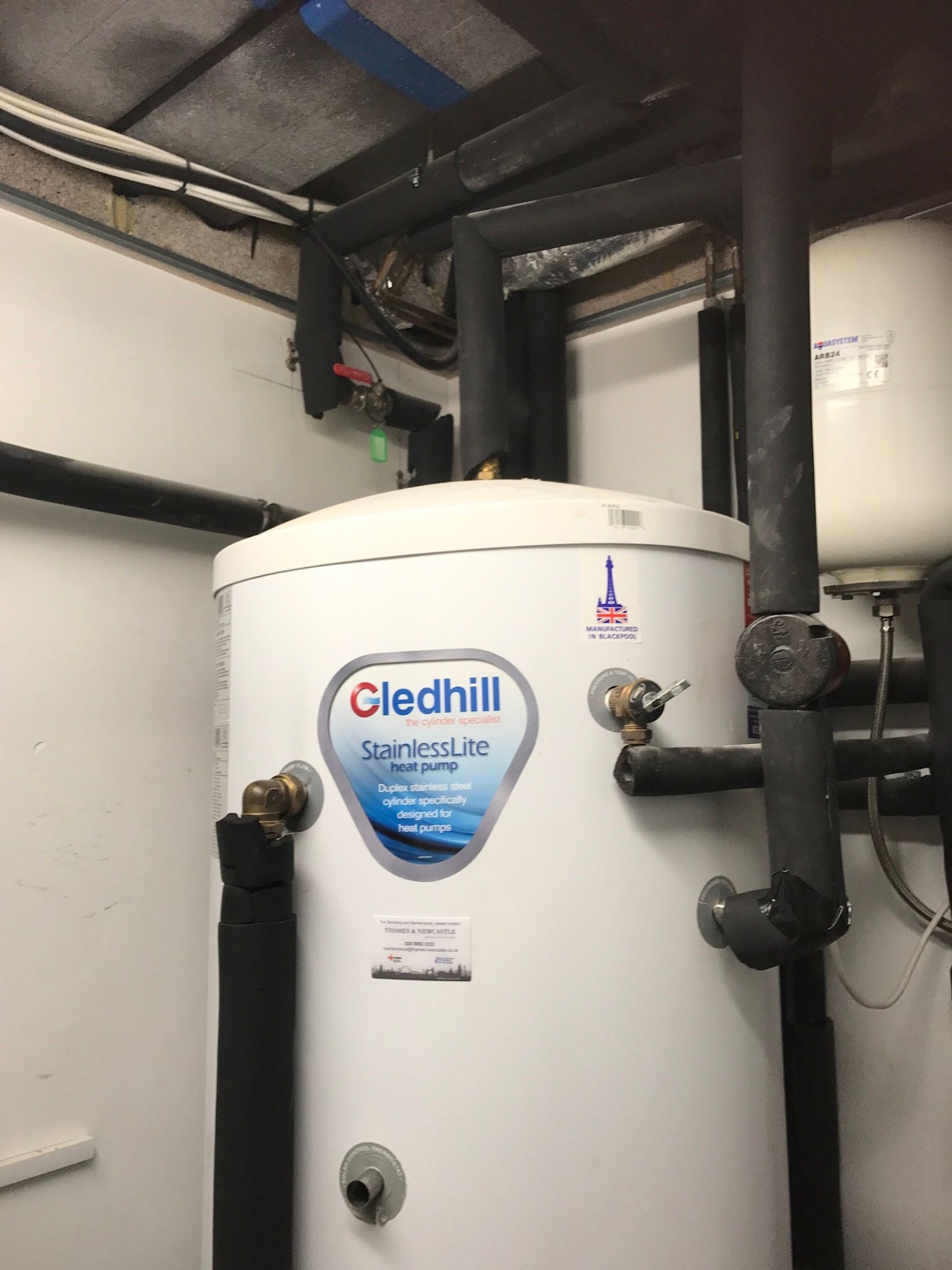 Heat pump cylinder